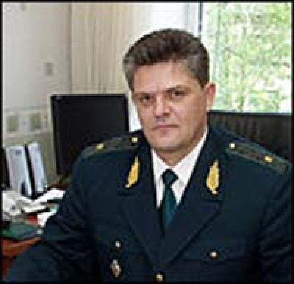 Начальник Алтайской таможни Александр Каширский отрицает причастность
экс-губернатора Алтайского края Александра Сурикова к "проблемной партии
сахара".