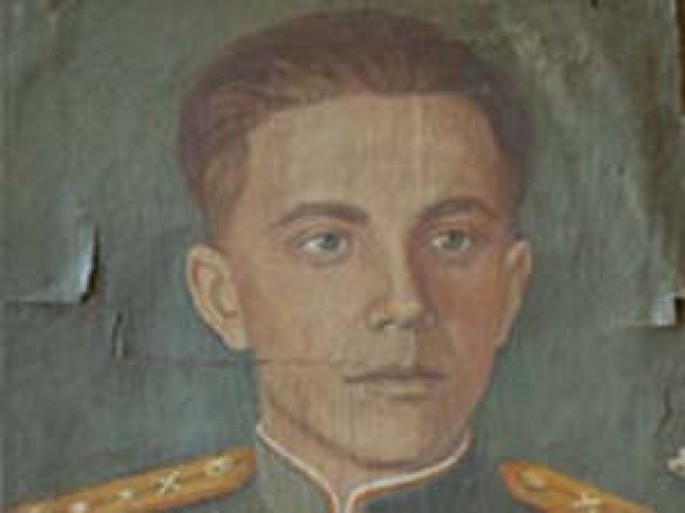 На свалке в Бийске найден портрет неизвестного героя Великой
Отечественной войны.