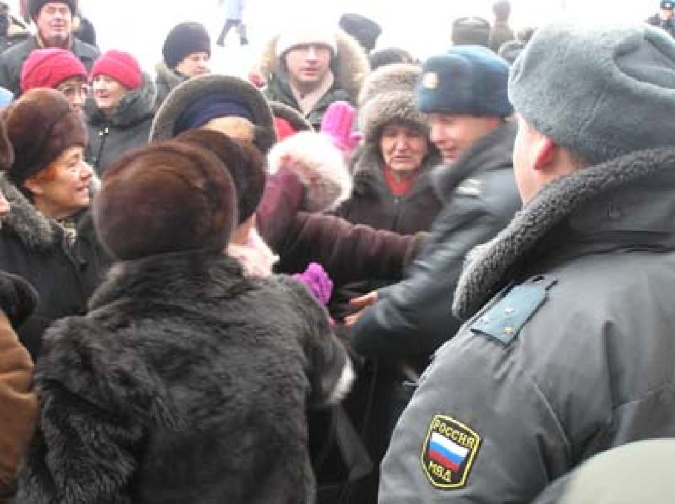 24 января в 13.00 на центральной площади
Барнаула состоялась масштабная акция протеста против роста
тарифов. Фоторепортаж с места событий.