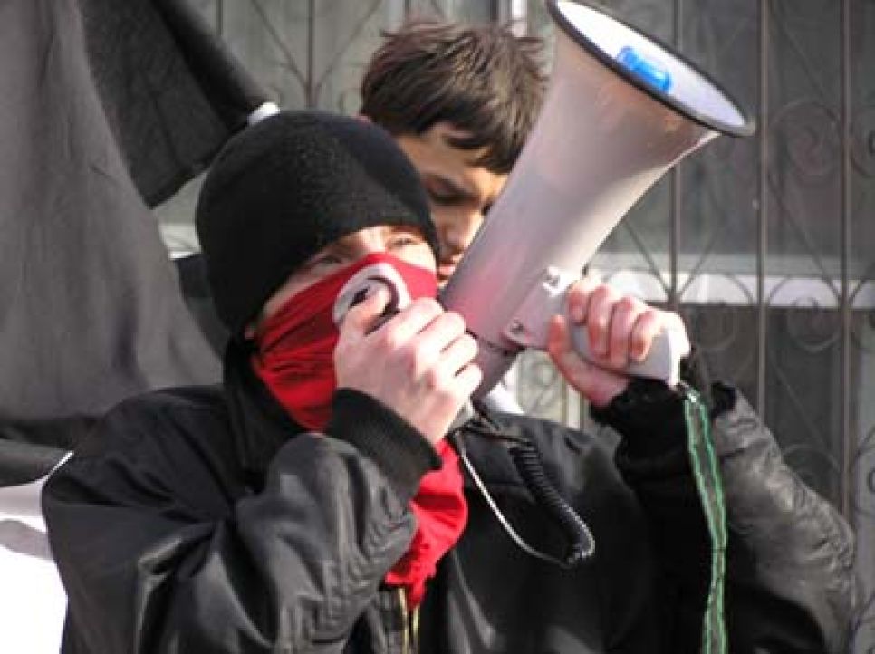 В Барнауле прошел митинг против новых тарифов "Сибирьтелекома".