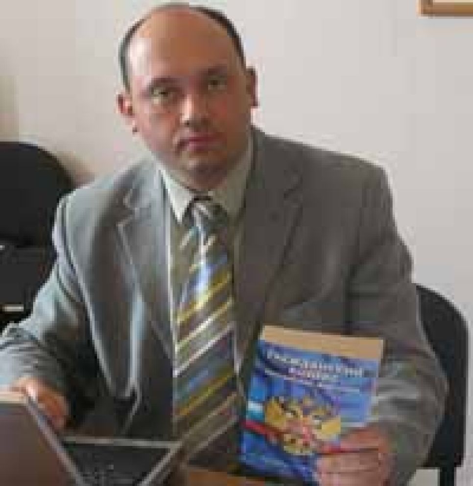 Депутат Алтайского крайсовета Евгений Семенихин: "Истерия с
экстремизмом серьезно напрягает российское общество".
