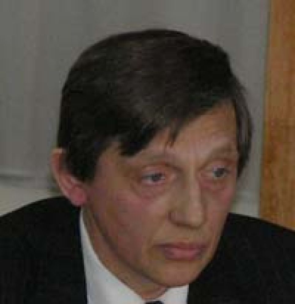Лидер "Яблока" в Алтайском крае Александр Гончаренко: левые,
предложив пропорциональную систему выборов в крайсовет, могли бы
и заявить о необходимости снизить 7-процентный порог для партий.