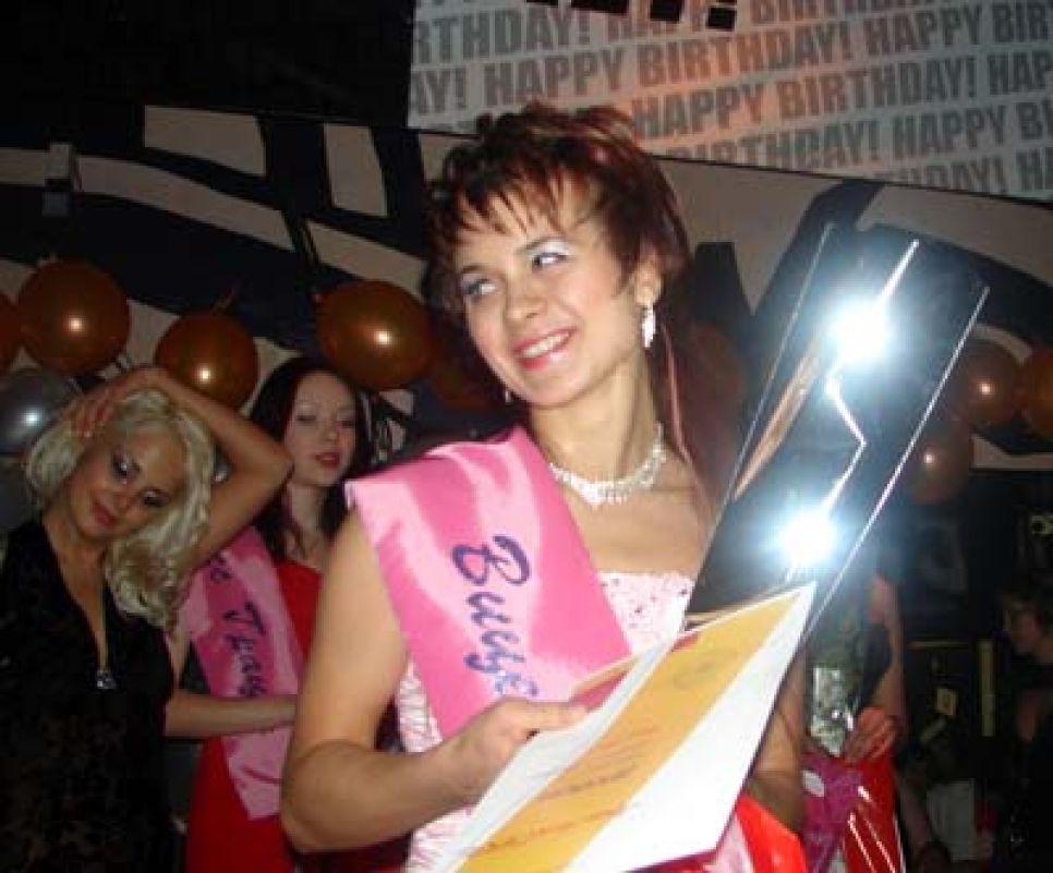 Сторонники "народного губернатора" помогли провести конкурс
красоты, впервые организованный для студенток Алтайской академии
культуры и искусства.