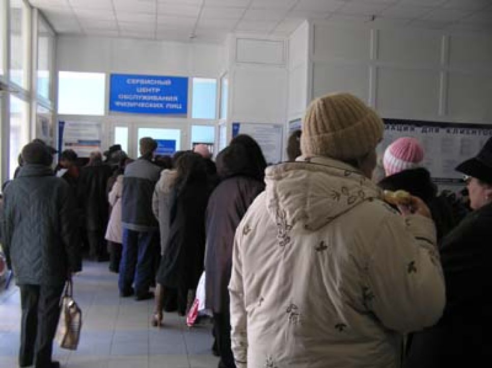 Абоненты "Сибирьтелекома" в Барнауле пока
никого не штурмуют, но сотрудники компании уже
баррикадируются.