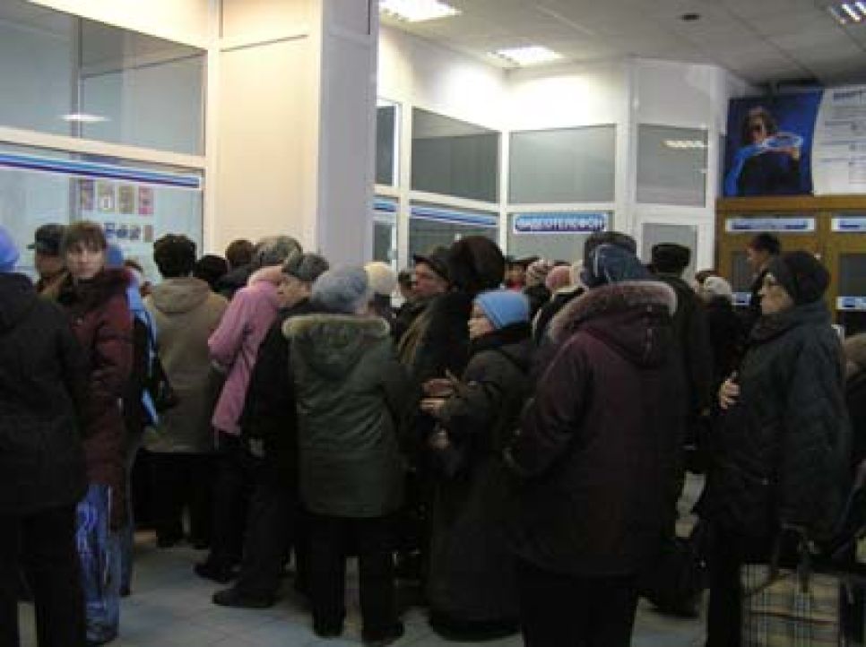 Абоненты "Сибирьтелекома" в Барнауле пока
никого не штурмуют, но сотрудники компании уже
баррикадируются.