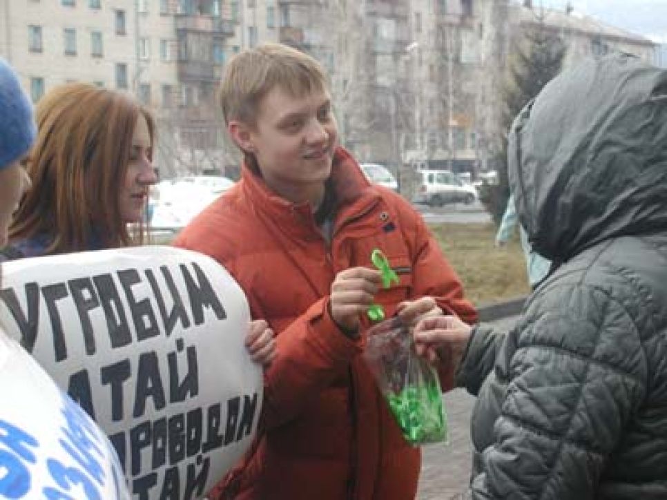 В Горно-Алтайске прошел пикет против строительства газопровода
в Китай.