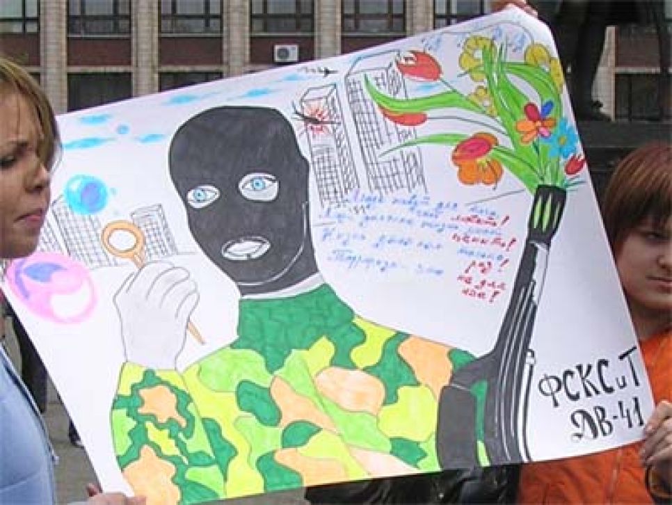 Студенты Алтайского технического университета протестовали
против терроризма, экстремизма и фашизма - не зная, что это такое.