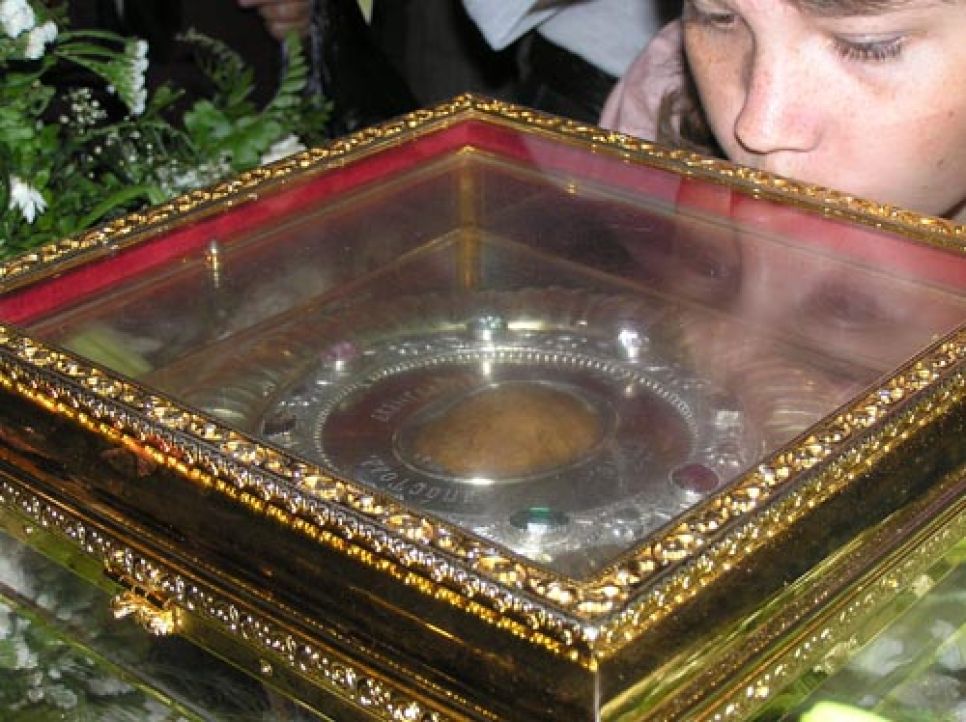 Сегодня мощи св.Луки покинули Барнаул. Около 70 тысяч верующих
смогли преклониться перед православной святыней. Фоторепортаж.