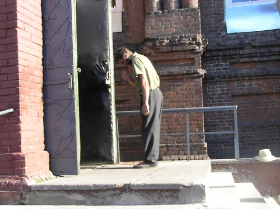 Сегодня мощи св.Луки покинули Барнаул. Около 70 тысяч верующих
смогли преклониться перед православной святыней. Фоторепортаж.