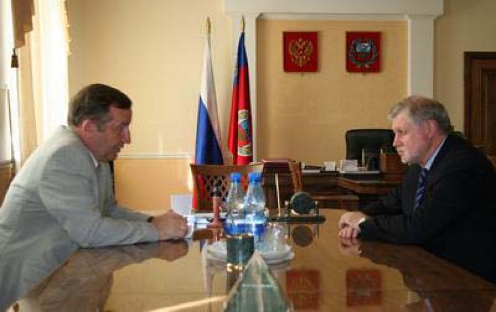 Губернатор Алтайского края Александр Карлин встретился с
председателем Совета Федерации РФ Сергеем Мироновым.