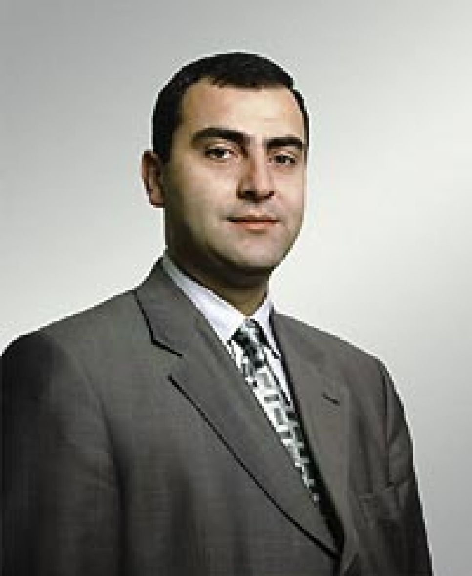 Региональный партсписок алтайских
"жириновцев" на парламентских выборах 2007 года возглавит москвич
Армен Шагинян.