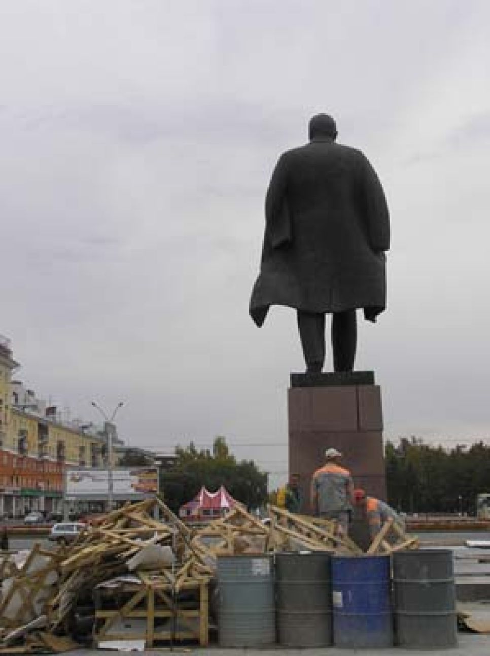 Реконструкция памятника Ленину на центральной площади Барнаула
вступила в финальную стадию. Фоторепортаж.