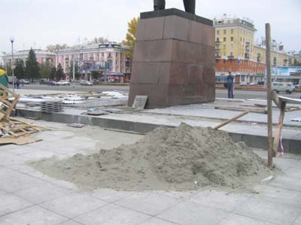 Реконструкция памятника Ленину на центральной площади Барнаула
вступила в финальную стадию. Фоторепортаж.