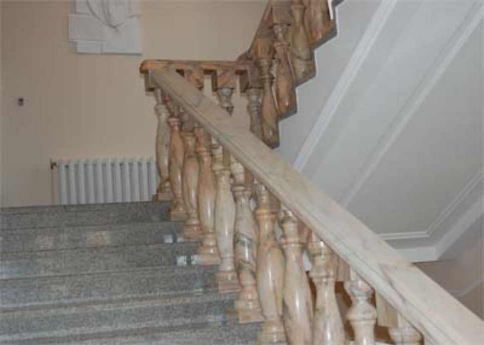 После продолжавшейся в течение 7 лет реконструкции состоялось
официальное открытие филармонии Алтайского края.