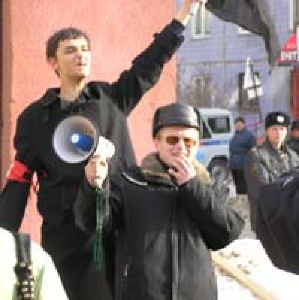 Незарегистрированный кандидат в Госдуму от "Другой России",
журналист Евгений Берсенев о росте цен: губернатор не виноват,
это все "кремлевские мечтатели"...