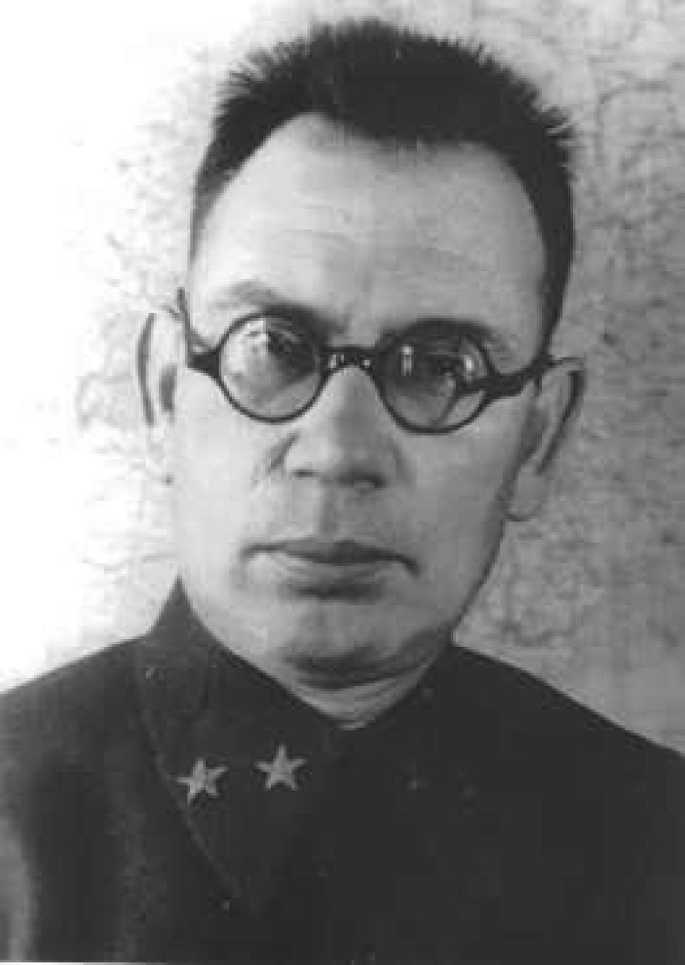 "Алтайский" Штирлиц на службе Гитлеру:
полная версия статьи о том, как сотрудник Алтайского
крайвоенкомата возглавил разведку власовской армии.