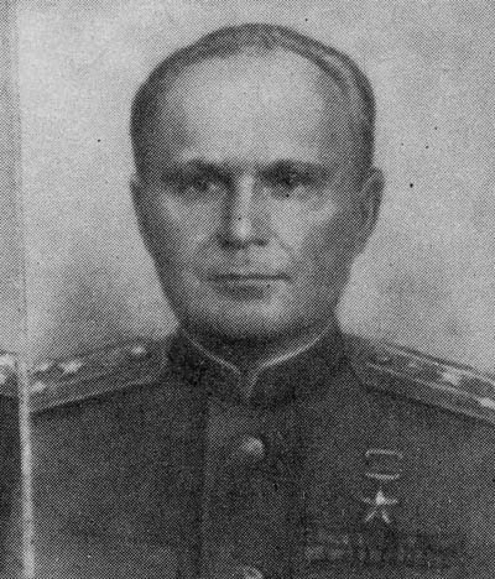 "Алтайский" Штирлиц на службе Гитлеру:
полная версия статьи о том, как сотрудник Алтайского
крайвоенкомата возглавил разведку власовской армии.