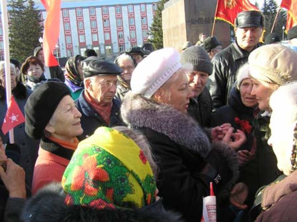 Татьяна Вольфсон: губернатор Карлин забыл свое детство в
бедной семье, когда колхоз купил ему пальто, чтобы было в чем
ходить в школу!