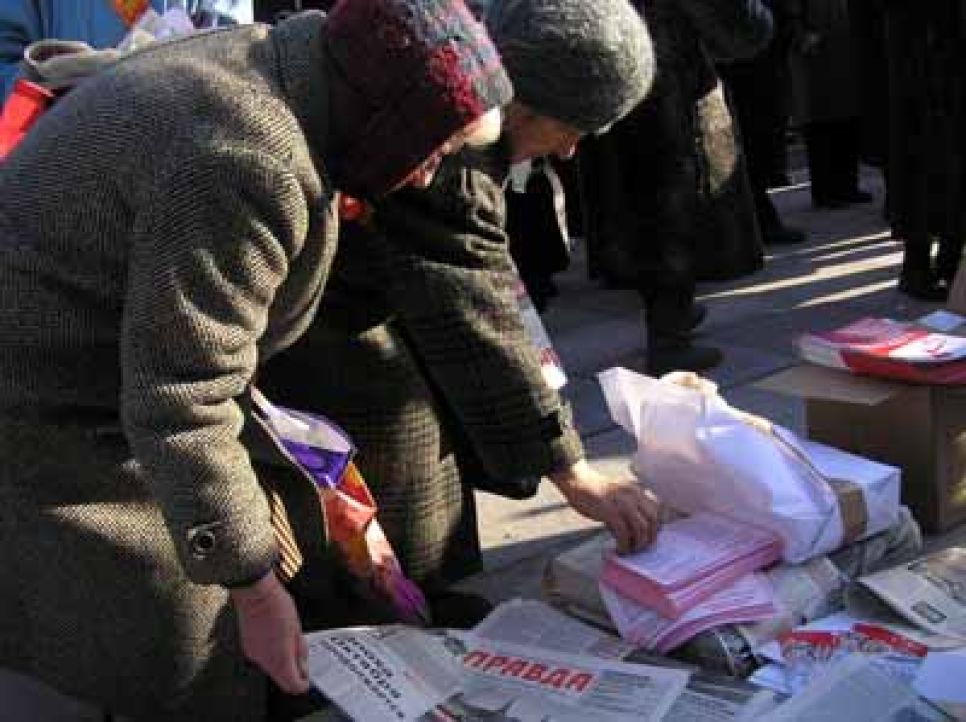 Во время митинга, посвященного годовщине Октябрьской
революции, алтайские коммунисты раскритиковали "единороссов" и их
идею "новой истории" Алтая.