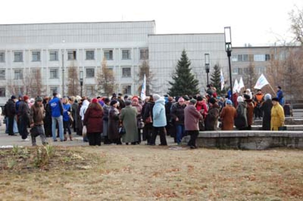 Митинг сторонников СПС в Барнауле чуть не превратился в
дискуссию между "правыми" и "левыми".