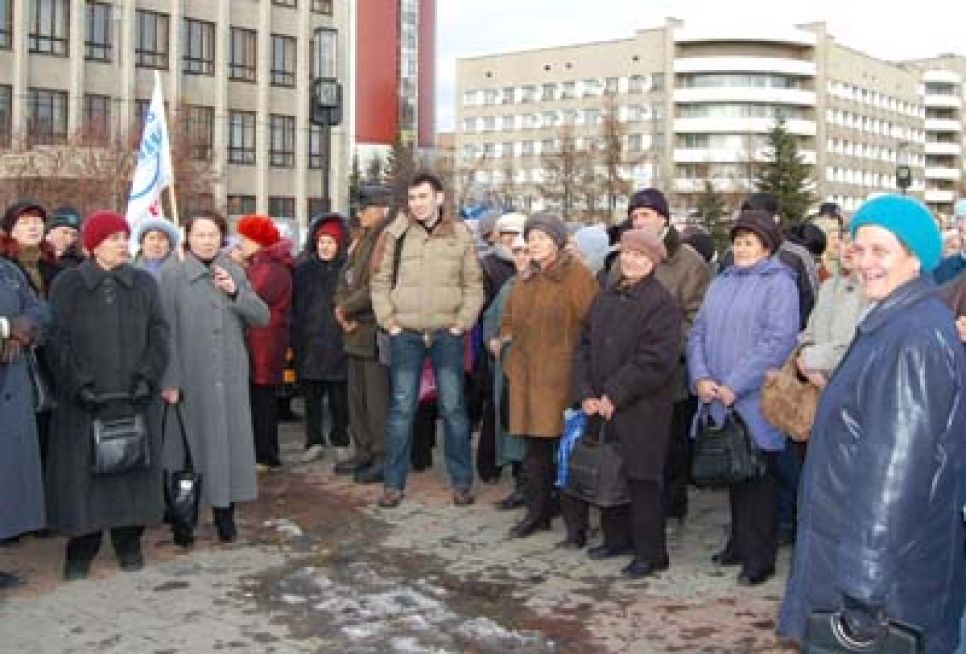 Митинг сторонников СПС в Барнауле чуть не превратился в
дискуссию между "правыми" и "левыми".