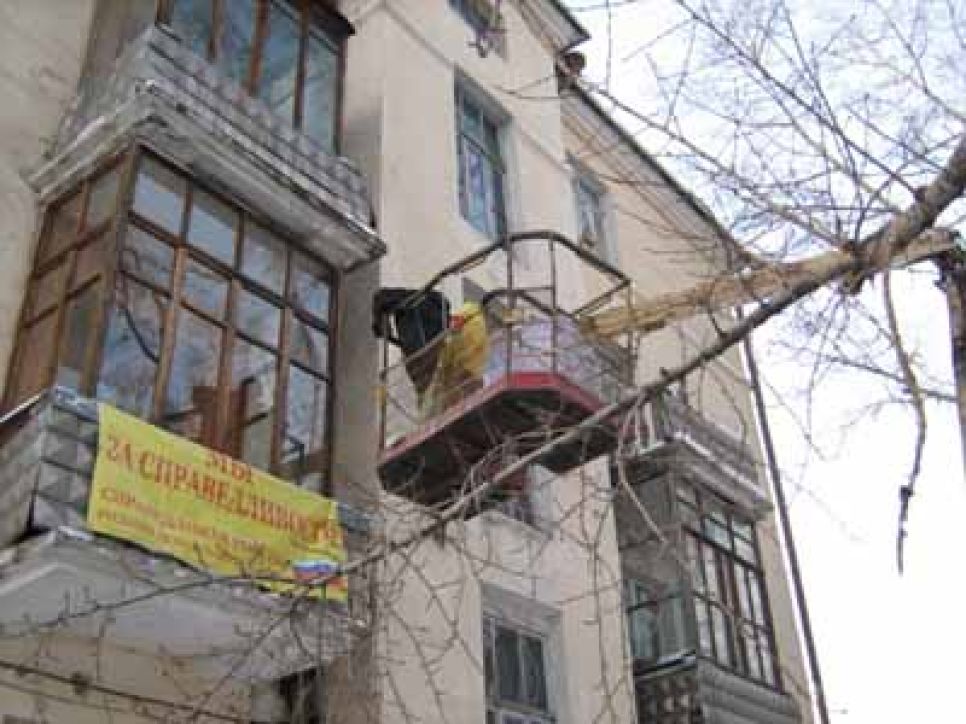 В Барнауле принудительно снимаются 