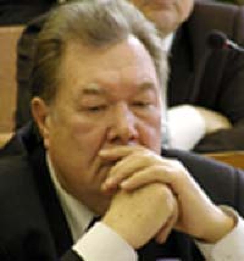 Лидер левой фракции в Алтайском крайсовете Виталий Сафронов на
обвинения руководителя пресс-службы Тулеева: "Я не в том
возрасте, чтобы выдумывать".