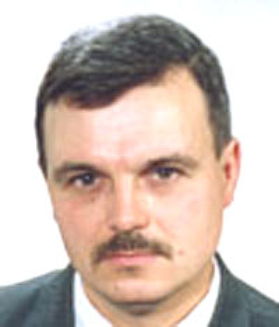 Сторонник Евдокимова Василий Сташко - спецпропагандистам
алтайского губернатора: в крае все тянется каким-то убогим,
расхлябанным прицепным вагоном, а локомотив России где-то там,
очень далеко...