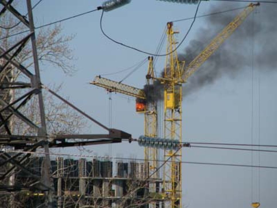 На одной из стройплощадок Барнаула сгорела кабина  башенного крана.