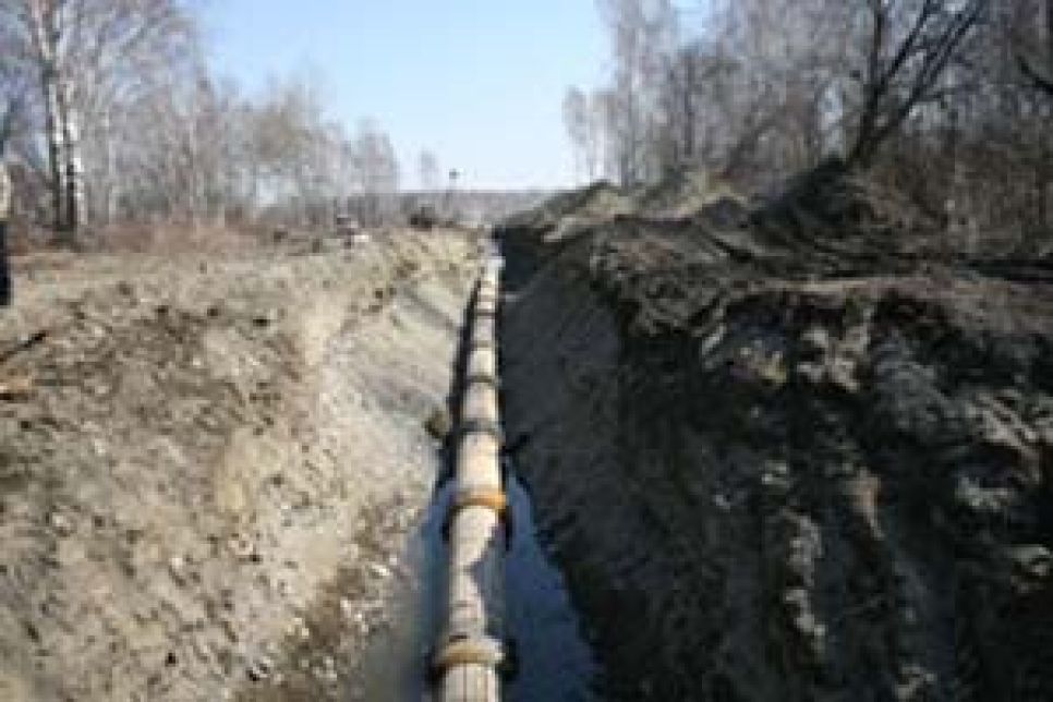 Ветка газопровода "Алтай" прокладывается через Чуйский тракт и
вскоре подойдет к границе Республики Алтай.