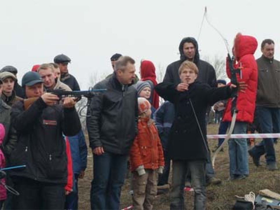 В Барнауле прошёл тест-драйв внедорожников "Пикник на
обочине" (фоторепортаж).