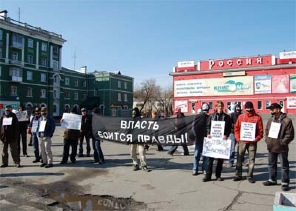 В Барнауле прошла молчаливая акция в защиту свободы слова.