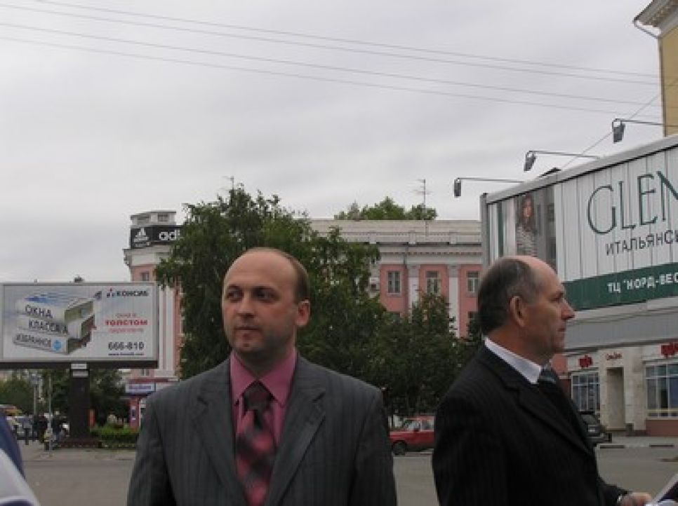 Барнаульские "жириновцы" протестовали против роста цен на
бензин. Фоторепортаж.