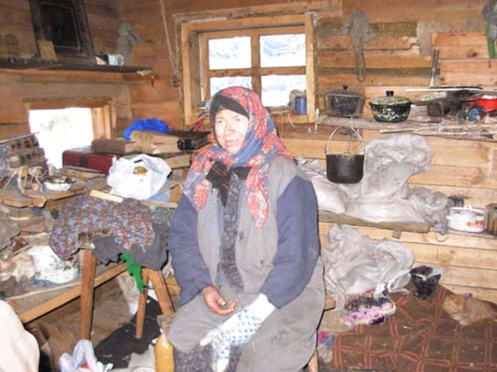 Замдиректора Хакасского заповедника Елена Ким: надо спасать не
Агафью Лыковы от медведя, а зверя от "таежной отшельницы".