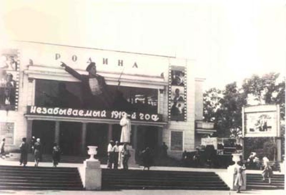 Активисты барнаульского Движения в защиту советской истории
обещают приступить к раскопкам памятника Сталину осенью 2008 года.