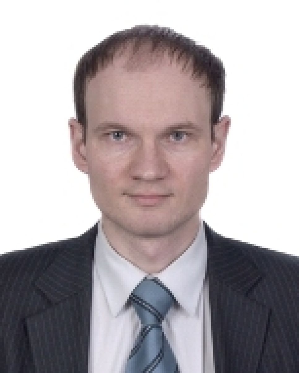 Помощником полпреда президента в СФО стал глава департамента
информации и оперативного планирования аппарата полпредства
Николай Епанчинцев.