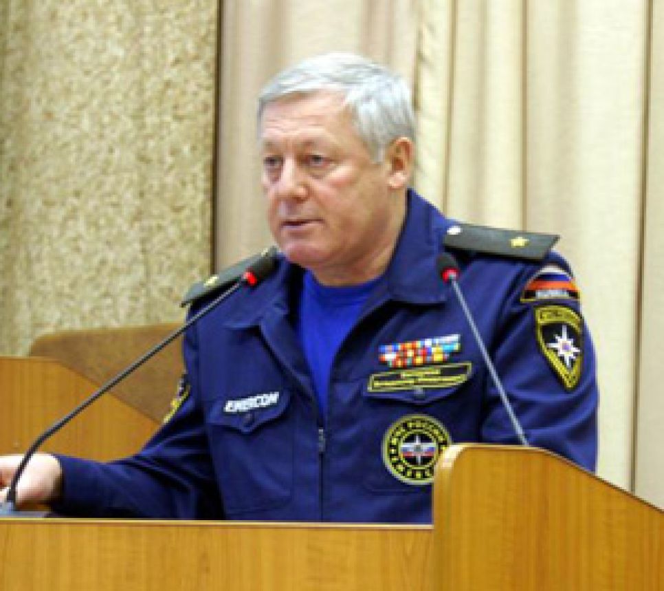 Бывший начальник ГУ МЧС по Алтайскому краю
генерал Белоусов осужден по обвинению в коррупционном
преступлении.