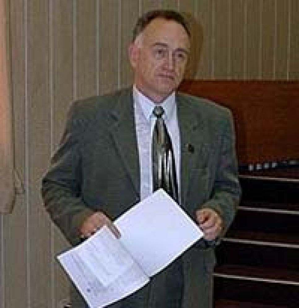 Депутат Заксобрания Алтайского края Игорь Вольфсон отправил
письмо губернатору: проблемы туристического освоения зоны озера
Ая могут усилиться из-за реализации проекта "Бирюзовая Катунь".