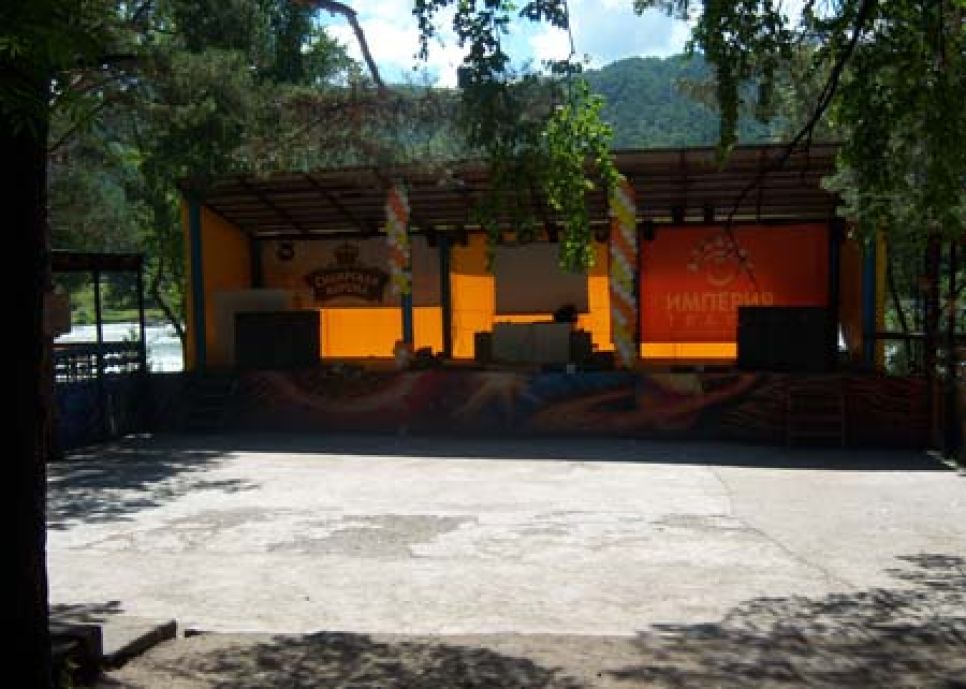 Депутат Заксобрания Алтайского края Игорь Вольфсон отправил
письмо губернатору: проблемы туристического освоения зоны озера
Ая могут усилиться из-за реализации проекта "Бирюзовая Катунь".