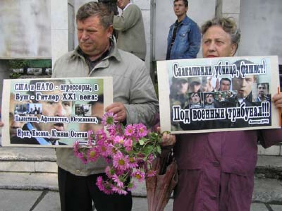 Российские немцы Алтая потребовали от местных властей
скорейшего решения вопросов, касающихся памятника жертвам
политических репрессий и Дома дружбы народов.