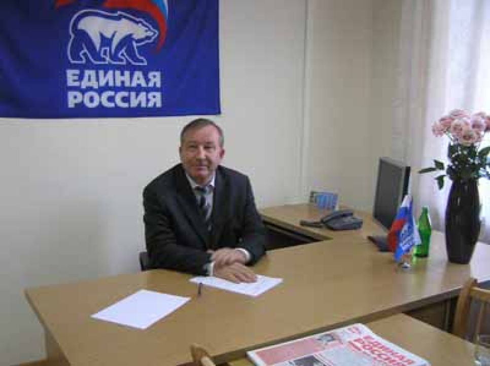 В Барнауле открылась общественная приемная Владимира Путина.
"Единороссы" обещают "вылечить" всех, кто обратится сюда за
помощью.