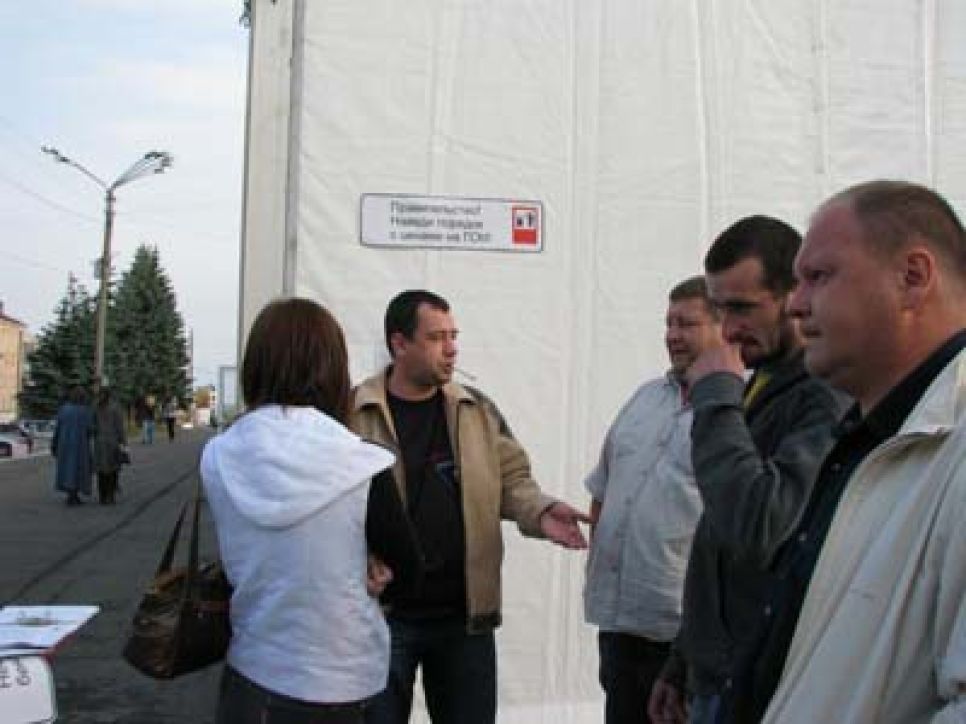 "Правительство! Наведи порядок с ценами на ГСМ!": в Барнауле
провели пикет против роста цен на топливо и собрали подписи под
обращением к правительству.