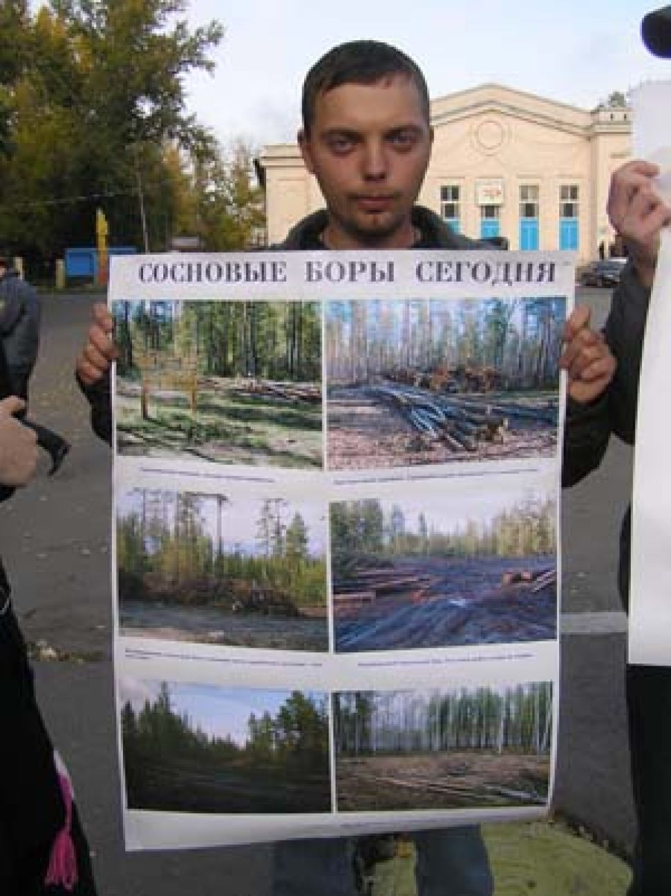 "Геблеровское экологическое общество" требует от губернатора
Александра Карлина разобраться с проблемой вырубки лесов в
Алтайском крае. Фоторепортаж.