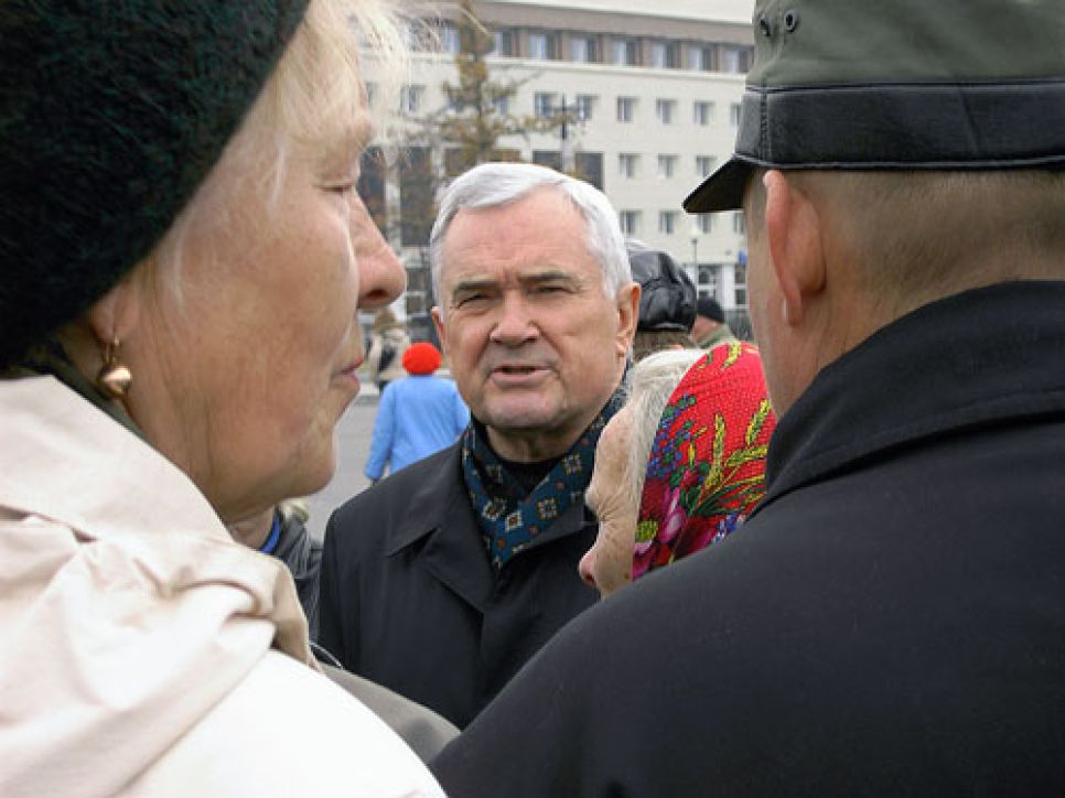 Массовые уличные волнения пенсионеров-льготников в Барнауле.
Фоторепортаж.