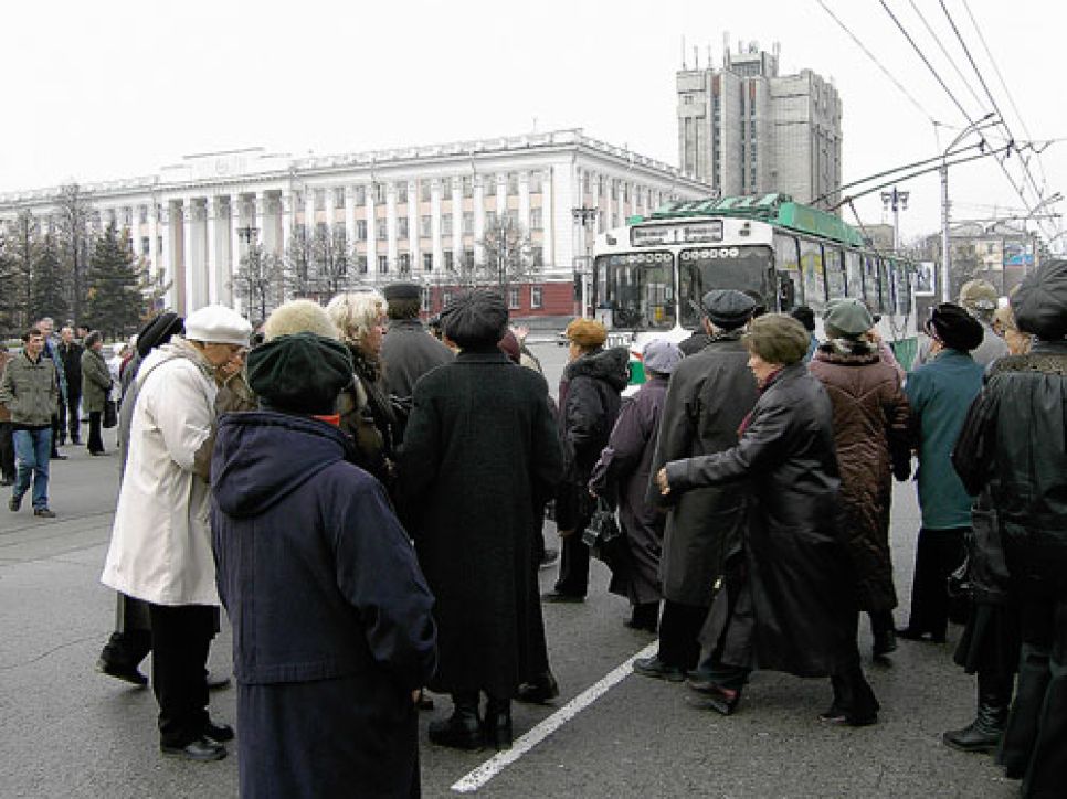 Массовые уличные волнения пенсионеров-льготников в Барнауле.
Фоторепортаж.