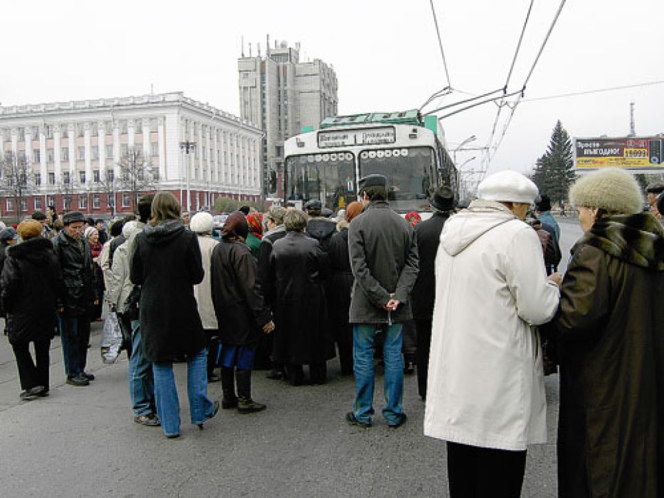 Массовые уличные волнения пенсионеров-льготников в Барнауле.
Фоторепортаж.