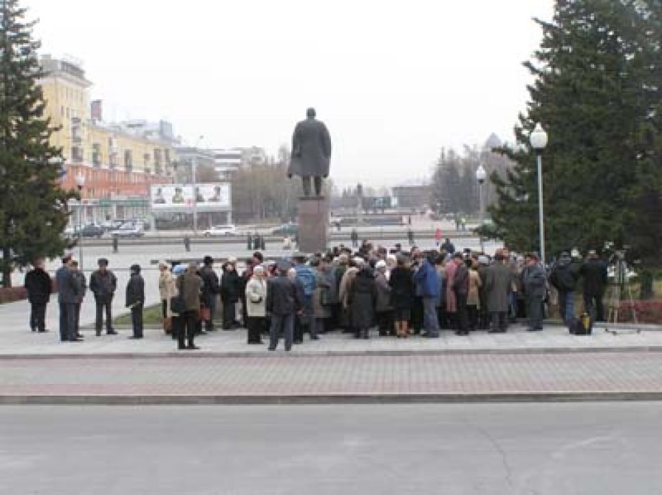 Уличные волнения пенсионеров в Барнауле
продолжаются второй день.