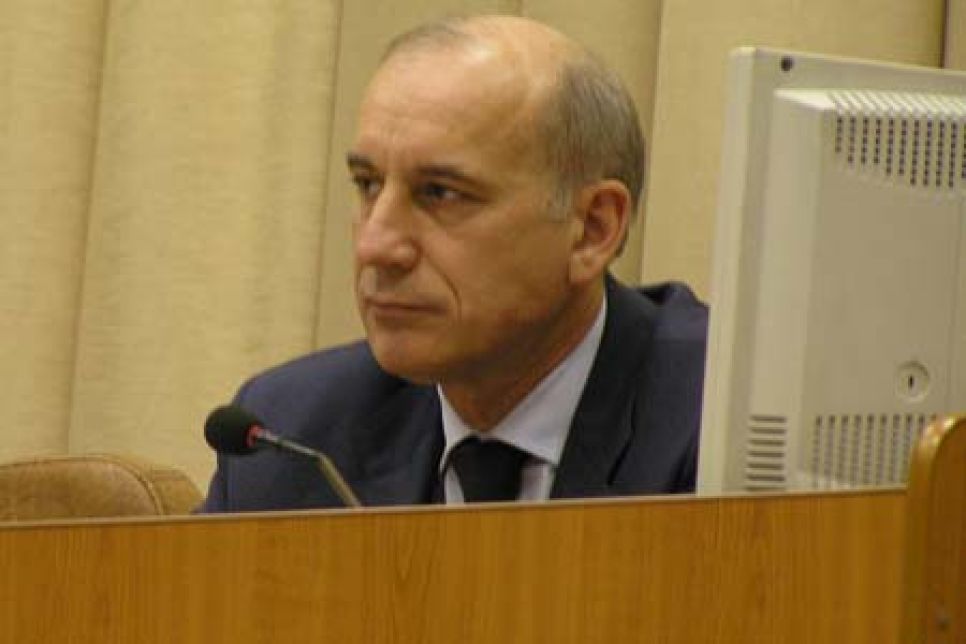 Журналист София Боброва: После душещипательного разговора с
протестующими пенсионерами власти Алтайского края на месяц
задумались над тем, чтобы дать им выбор - покупать проездной или
получить денежную компенсацию?