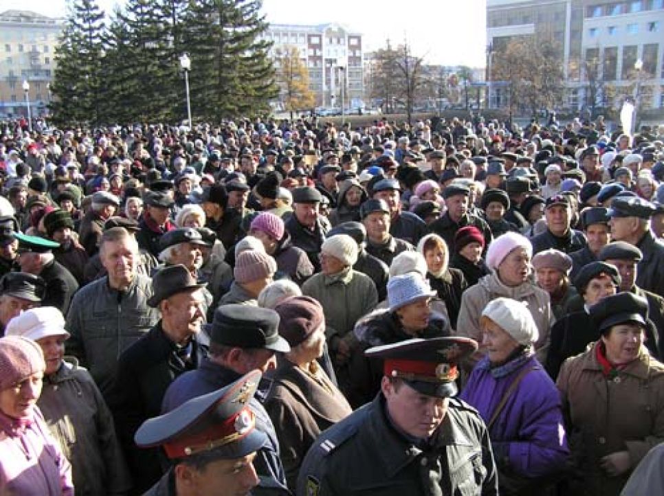 В Барнауле 30 октября пенсионеры вновь протестовали против
отмены льготного проездного и перекрывали главный проспект
города. Фоторепортаж.