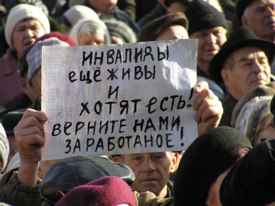 В Барнауле 30 октября пенсионеры вновь протестовали против
отмены льготного проездного и перекрывали главный проспект
города. Фоторепортаж.